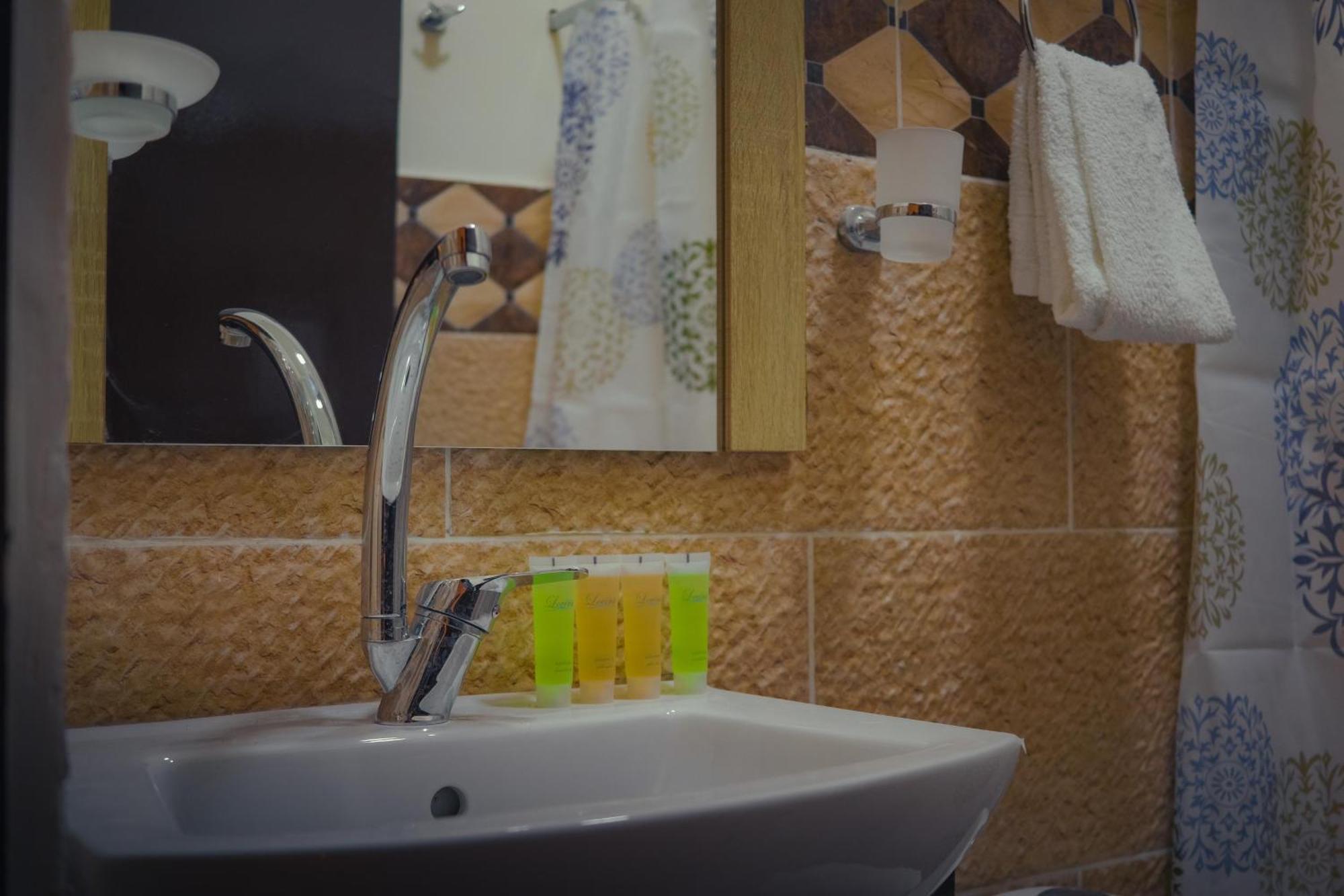 Plaza View Hostel Aţ Ţayyibah المظهر الخارجي الصورة