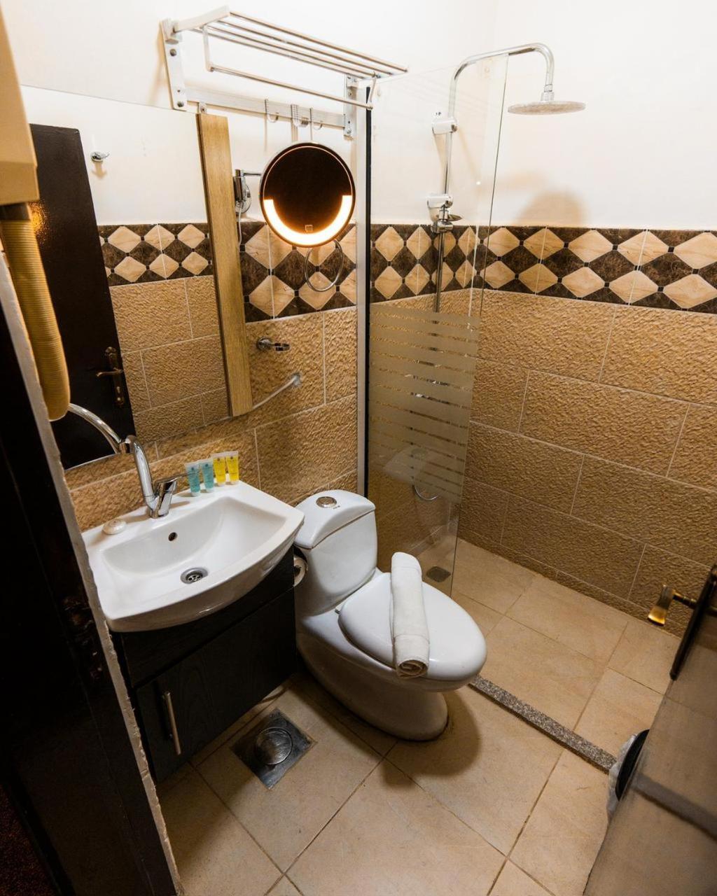 Plaza View Hostel Aţ Ţayyibah المظهر الخارجي الصورة